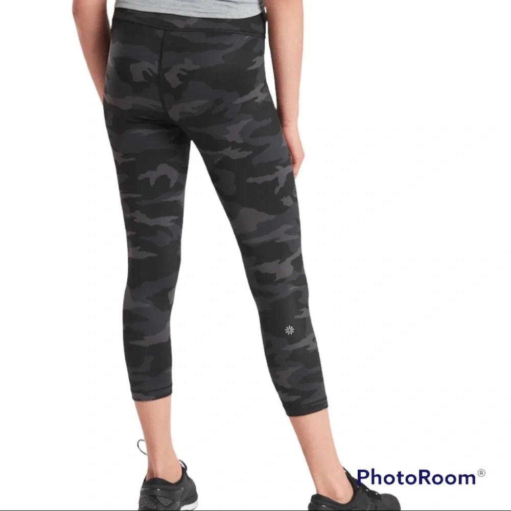 Athleta Girl Black Printed Chit Chat Capri Pants Large 12
